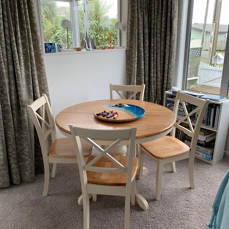 Beach Cottage - A Cosy Beach Cottage Charmer Riverton Eksteriør billede